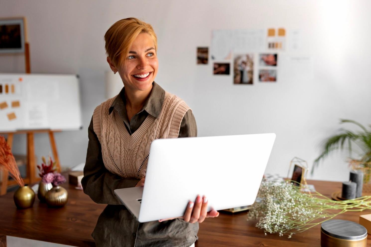 Sesión de trabajo en equipo planificando estrategias presupuestarias